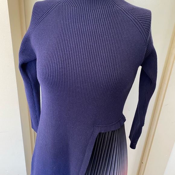 GRADIENT PLEATED SPLICING KNIT DRESS IN BLUE… - Picture 3 of 8